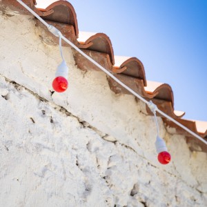 Zestaw Girlandy Wodoodpornej 5.5m Białej + 8 Żarówek LED E27 G45 3W Kolorowych