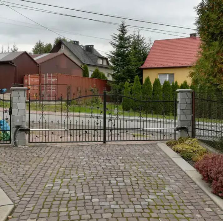 brama dwuskrzydlowa z napedem